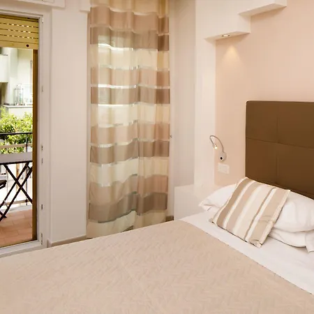 בית הארחה Comfort Con Piscina 4*
