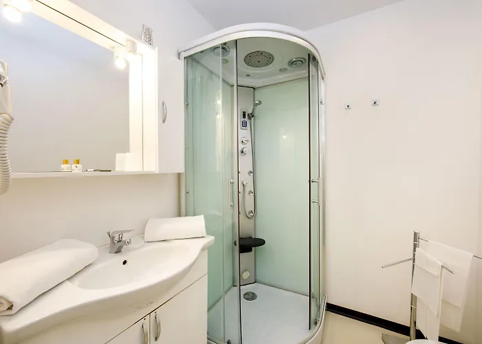 Comfort Con Piscina בית הארחה