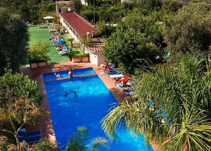 Comfort Con Piscina בית הארחה