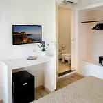 Comfort Con Piscina 招待所 4*